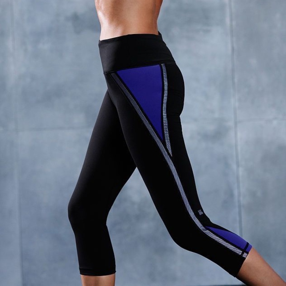 Victoria’s Secret Sport Knockout Capri Leggings Size XS - Picture 15 of 16